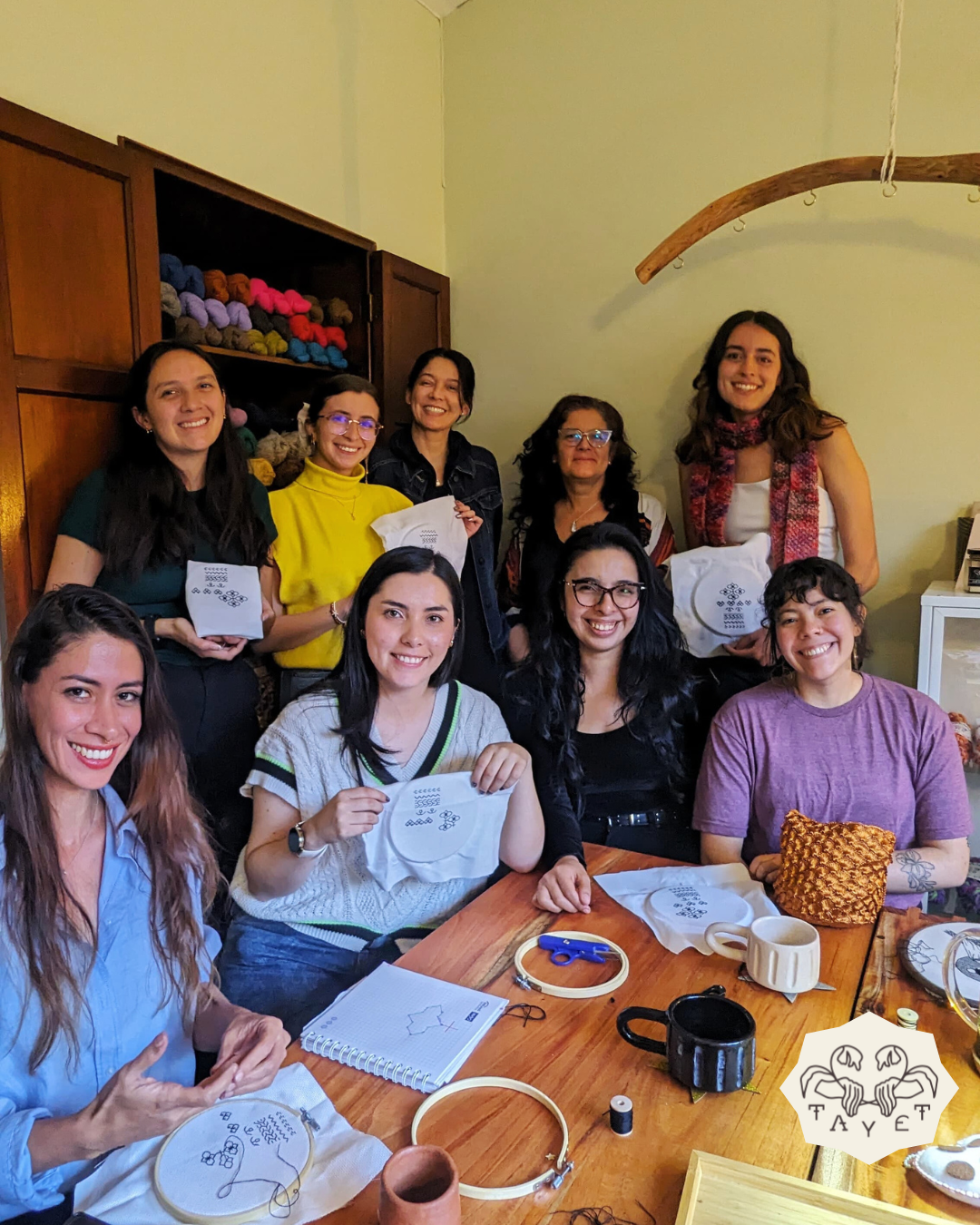 TALLER DE BORDADO BLACKWORK CON HILO DORADO