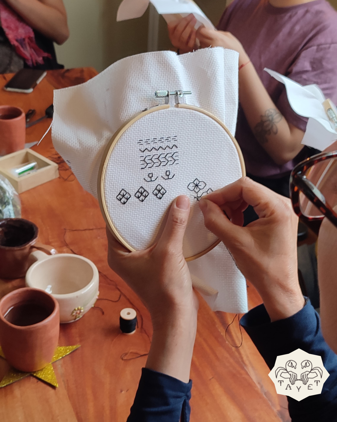 TALLER DE BORDADO BLACKWORK CON HILO DORADO