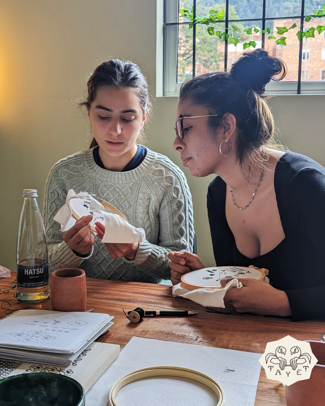 TALLER DE BORDADO BLACKWORK CON HILO DORADO