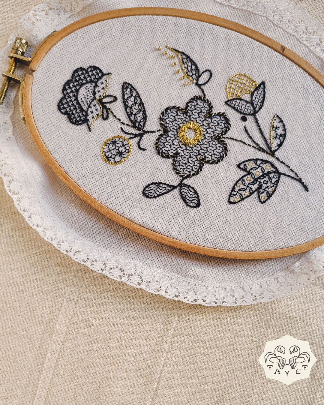 TALLER DE BORDADO BLACKWORK CON HILO DORADO